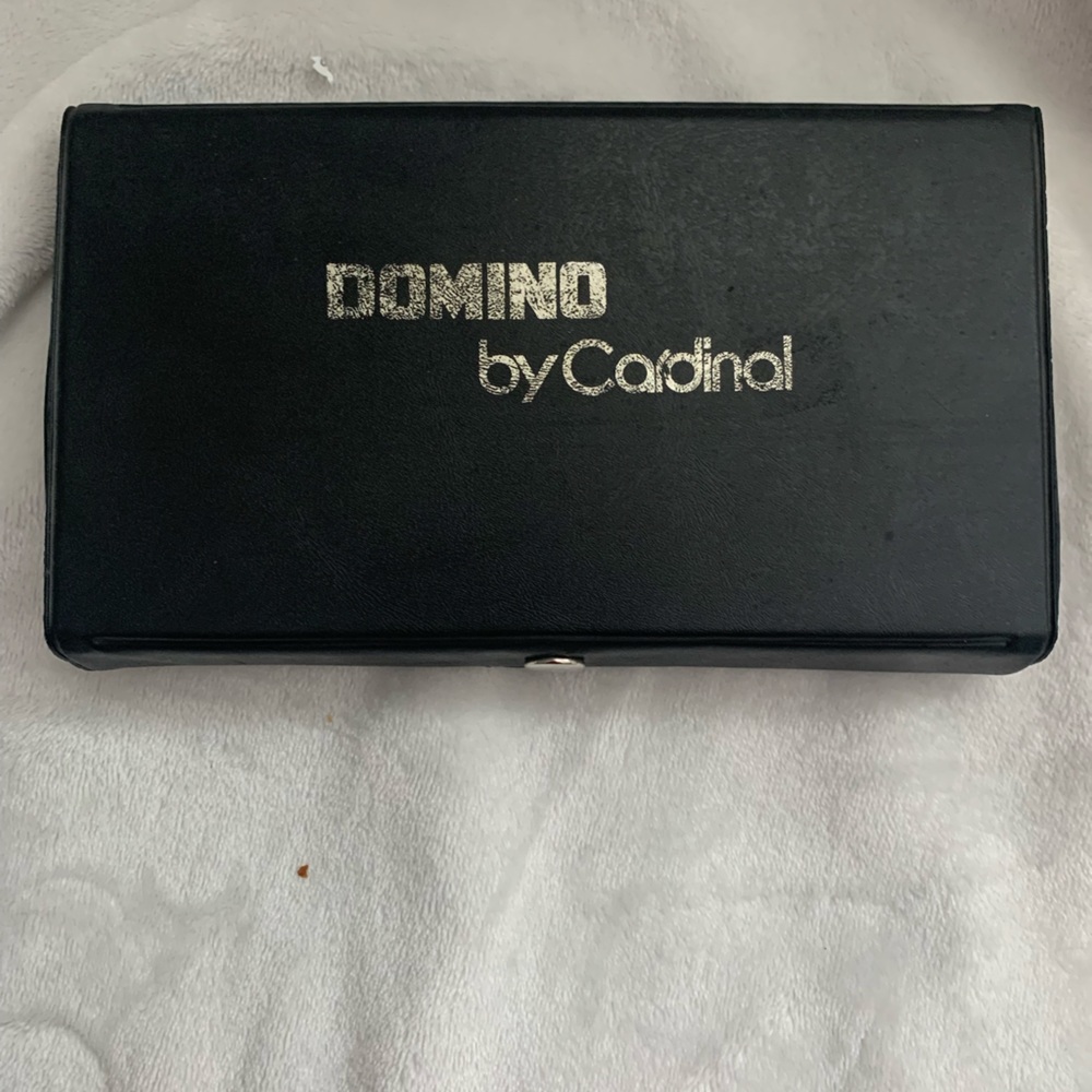 Cardinal White Domino Set in Snap Black case